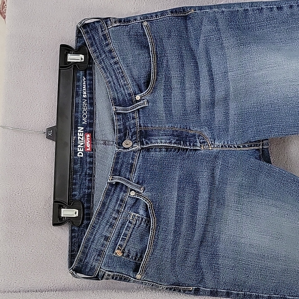 Levi women jeans